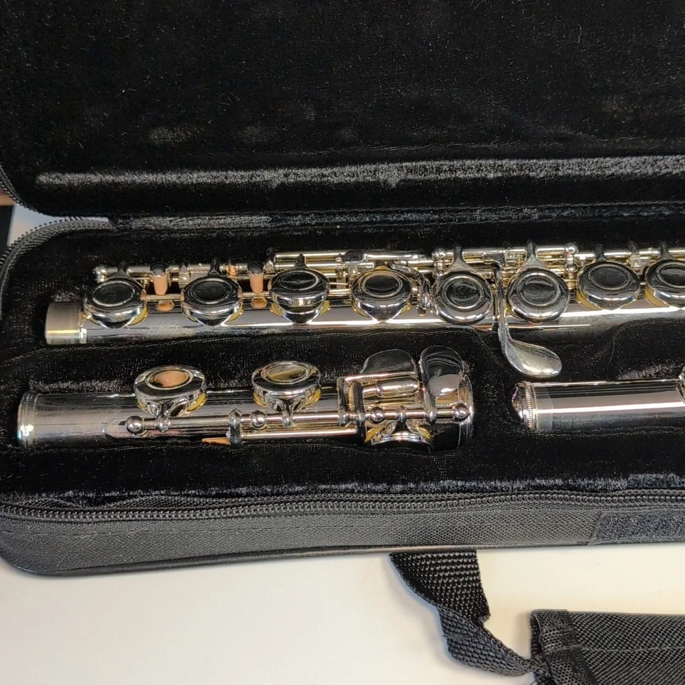 Flute with Case - Picture 2 of 9